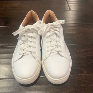 DV by Dolce Vita White Flats size 8